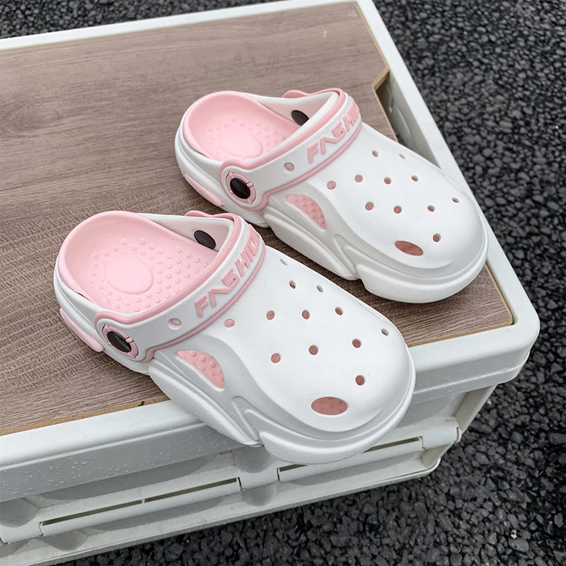 

A pair of children's summer slip-on shoes with open toes, which can be worn as soft slippers, sizes 28/29-40/41，WK-613