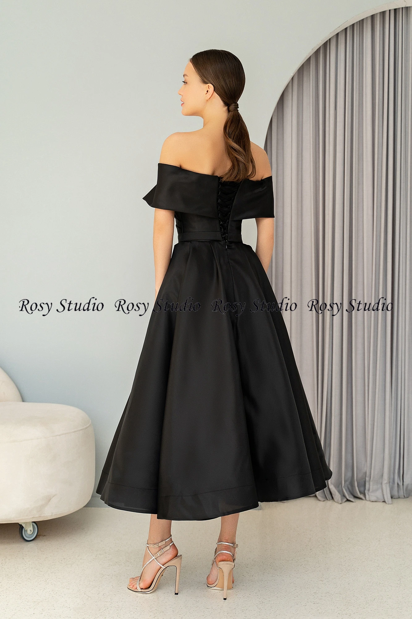 Vintage Tea Length Black Cocktail Dresses Satin A-line Corset Prom Gown Off-shoulder Short Homecoming Dress Vestido de Curto