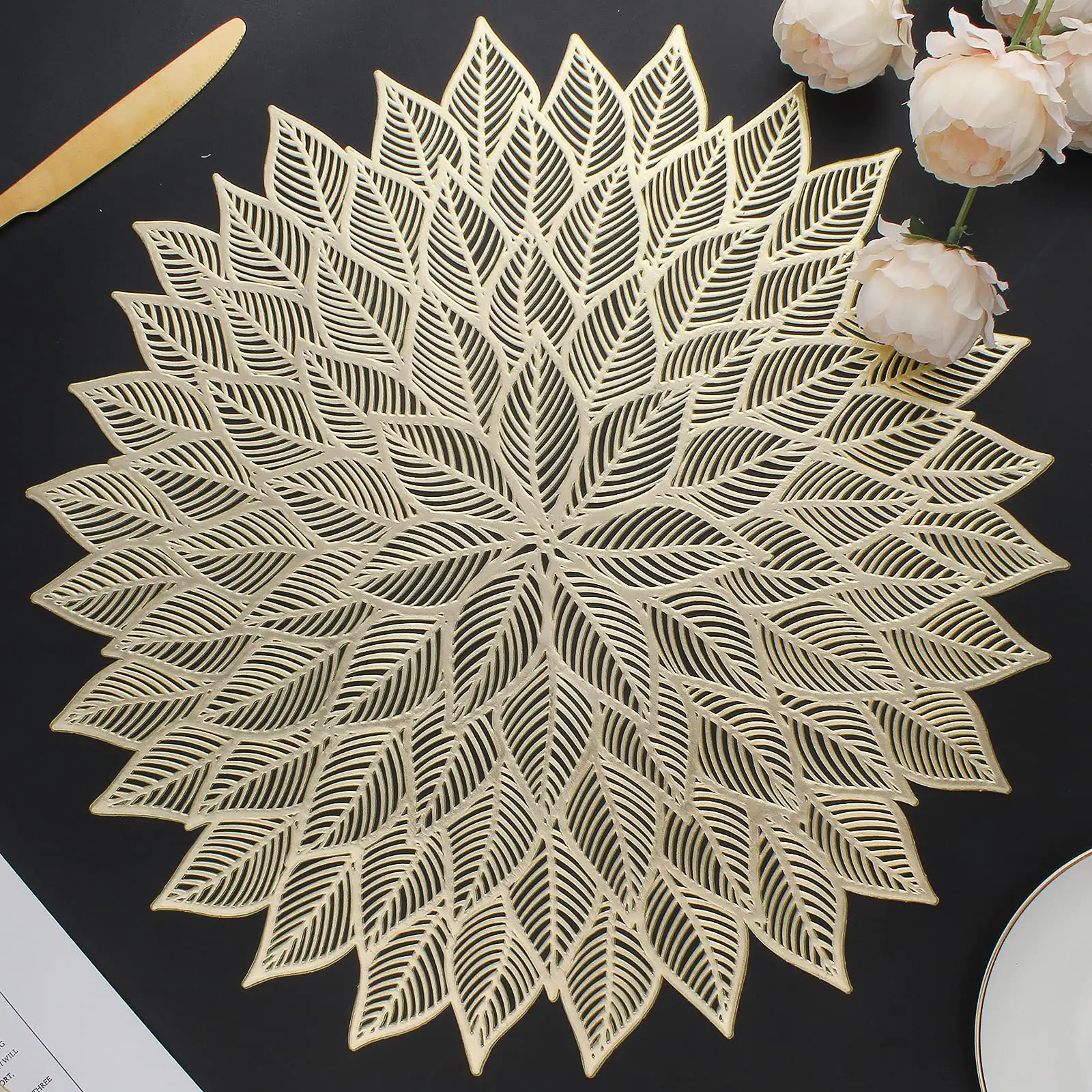 

Round Hollow Out Flowers Place Mats for Dining Table Pressed Vinyl Blooming Leaf Table Mats for Party Wedding Dinner Decoration