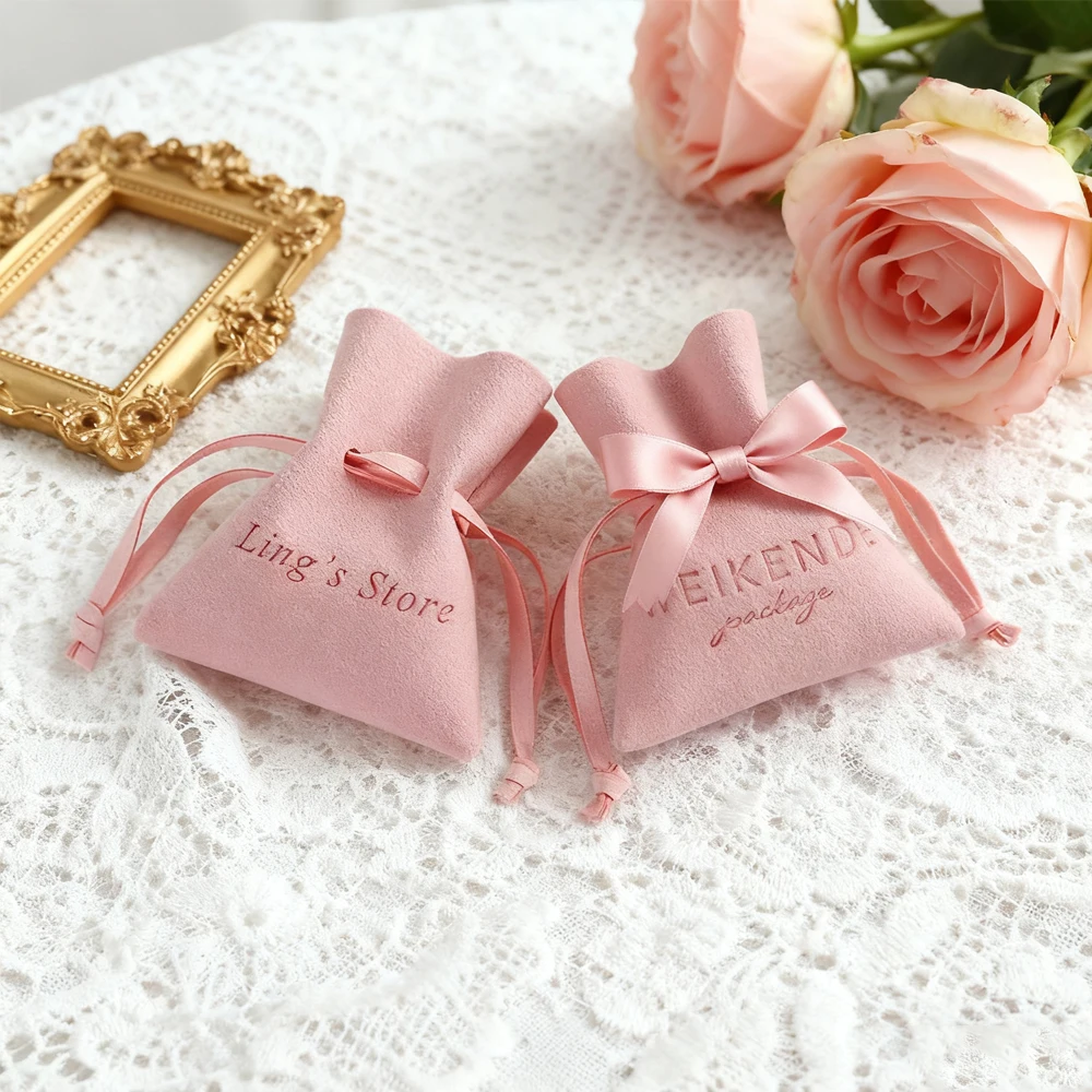 

100 шт., розовые микрозамшевые мешочки по индивидуальному заказу, подарочная сумка с логотипом, сумка для ювелирных изделий, конверт из микрофибры, складные сумки для хранения