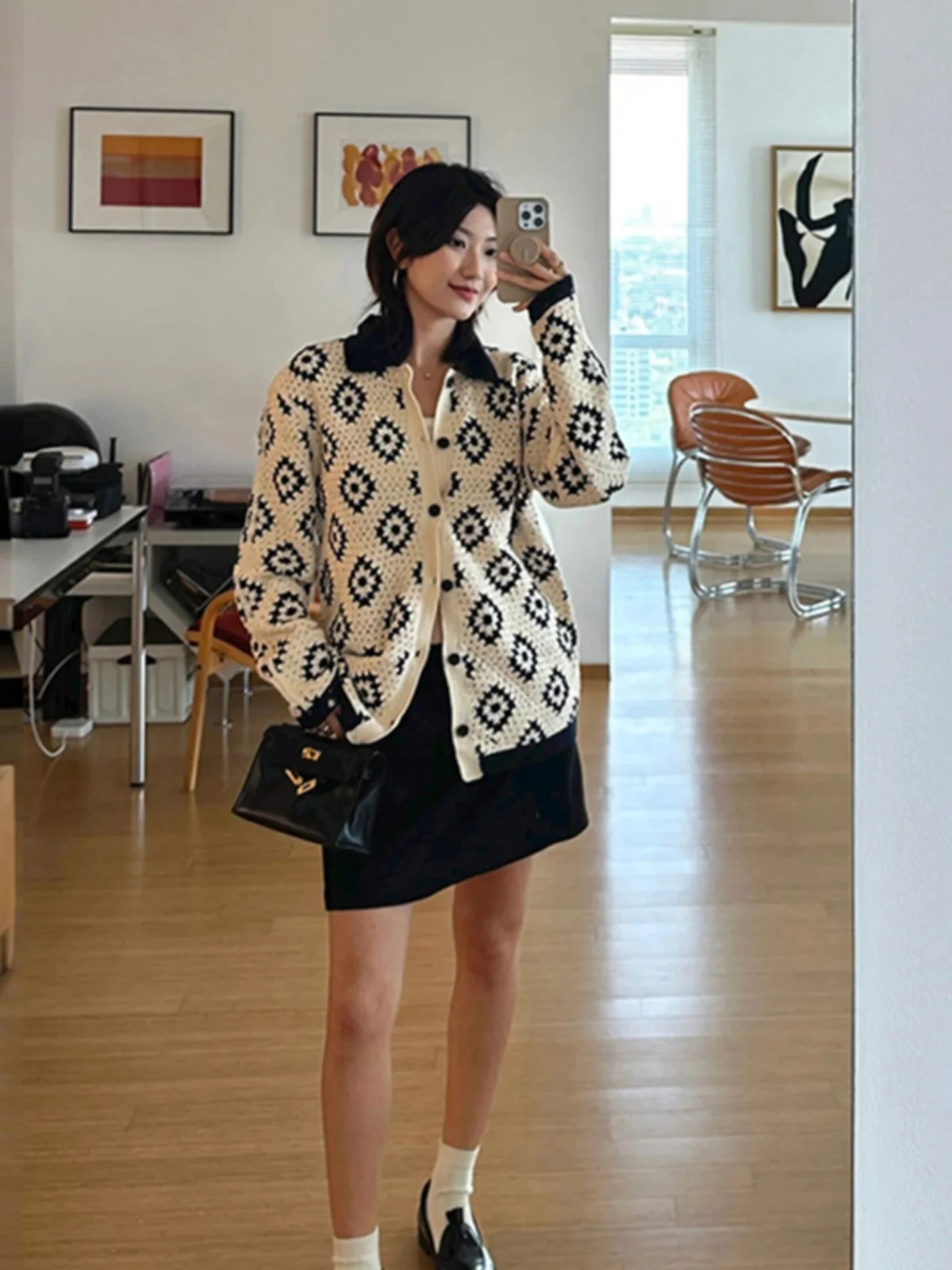 Retro Kardigan Rozpinany z Długim Rękawem, Luźny Krój, Neutralny Styl Uliczny, z Kwiatowym Wzorem w Stylu Retro Hooked, Diamentowym Patchworkiem, Kolorowy, z Dzianiny, z Otwartym Kołnierzem...