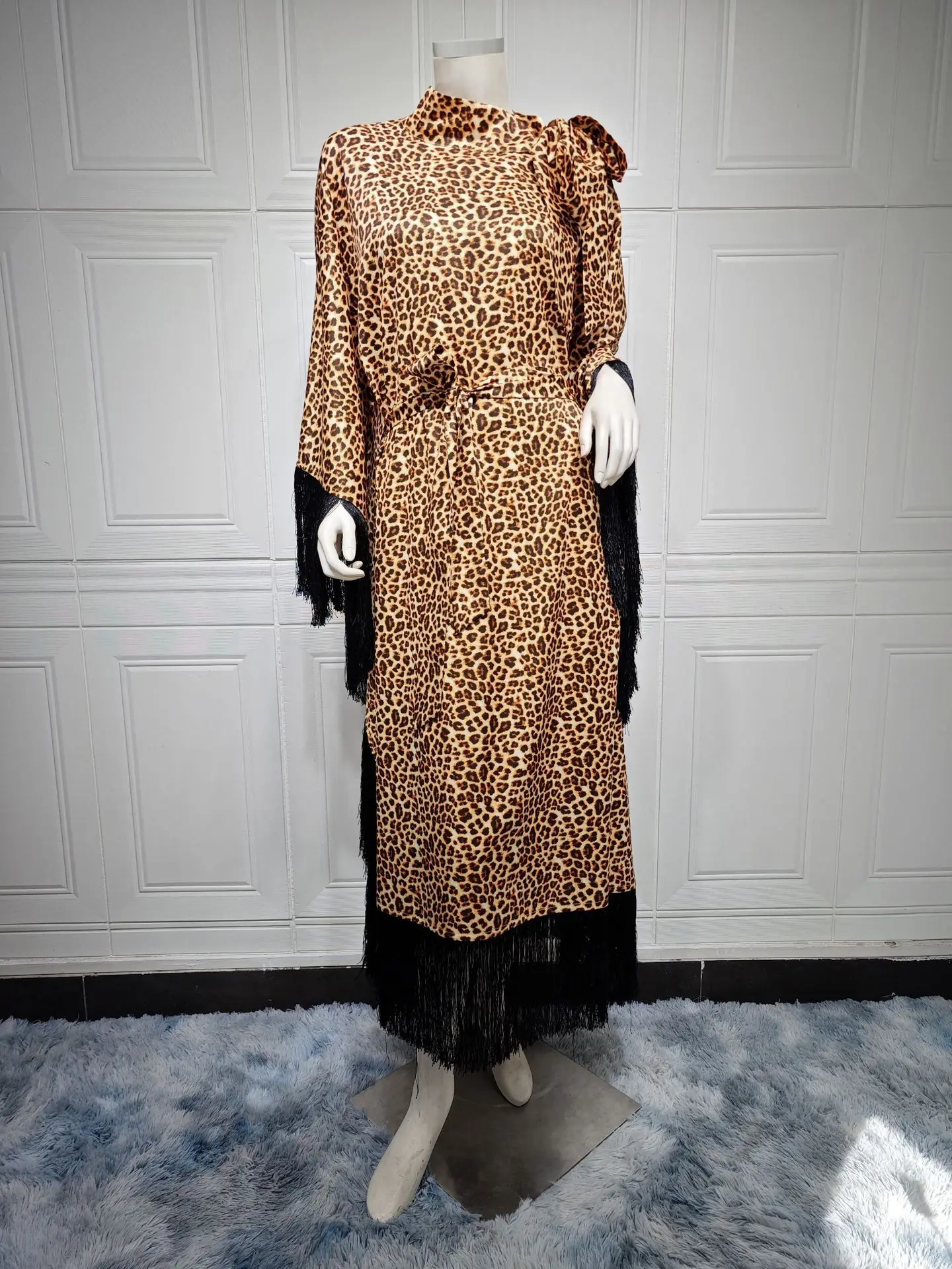 Atacado 2025 moroco kaftan vestidos leopardo robe vestido de festa moda moderna muçulmano abaya roupas mangas morcego com borla