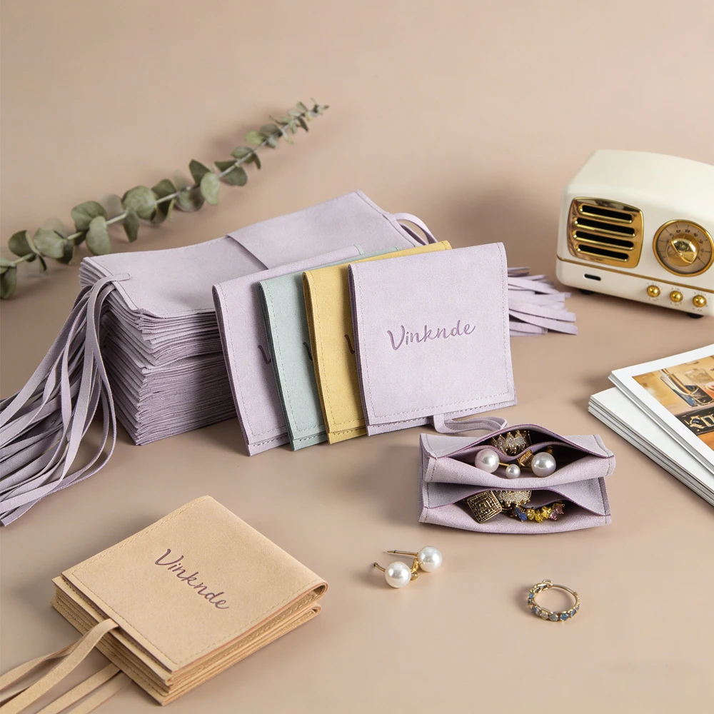 

50 шт./лот, индивидуальный логотип, ювелирные изделия, замшевая сумка из микрофибры, 8x8 см, бархатный конверт для ювелирных изделий, чехол для кольца, кулон, серьги, браслет