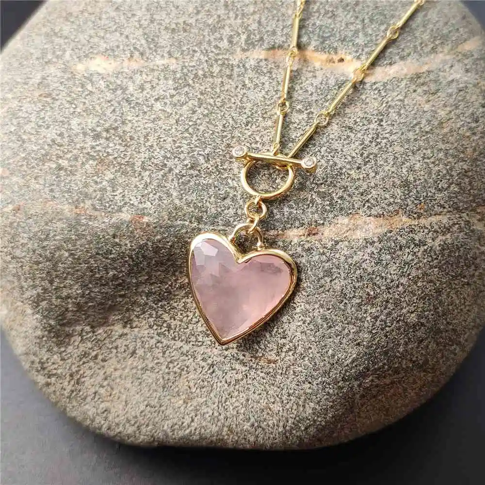 FUWO 1PCS Handcrafted Natural Rose Crystal Necklace,Golden OT Buckle Chain Heart-Shaped Semi-Precious Stone Women\'s Gift (NC478)