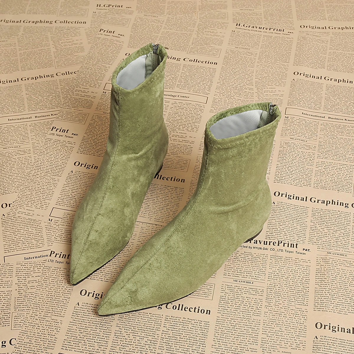 Botines de Gamuza para Mujer con Punta Puntiaguda y Tacón Bajo, Cierre Trasero con Cremallera, Botines Elásticos para Otoño e Invierno, en Colores Negro, Caqui, Rojo Vino y Verde Claro