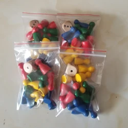 16Pcs Children's Humanoid Wooden Puzzle Game Wooden Board Game Chess Pieces Humanoid Checkers Pieces Flying Chess