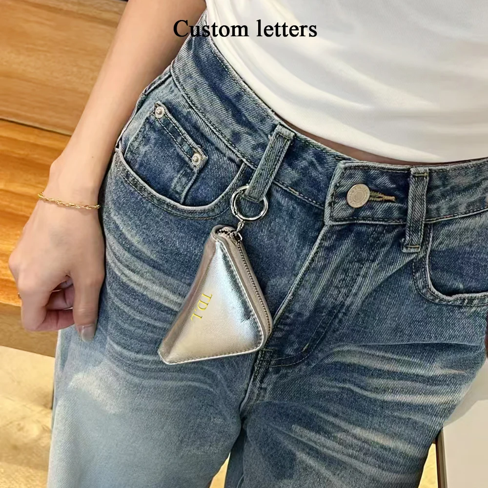 Мини-кошелек на молнии с индивидуальным именем, персонализированный необычный треугольный брелок из натуральной кожи, кошелек, сумка для хранения наушников, подвески