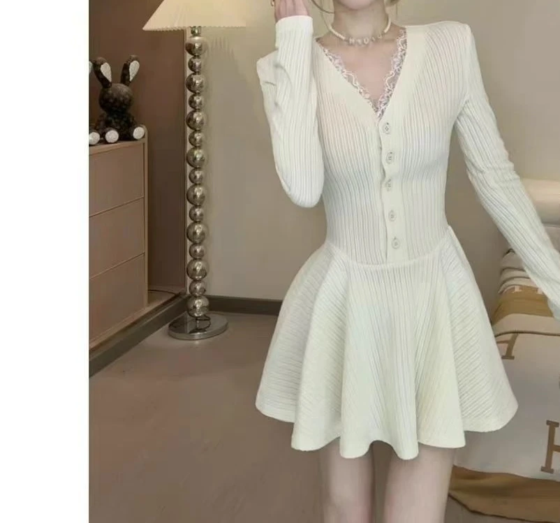 Vestido de malha sexy com decote em V e manga comprida para mulheres no outono e inverno, novo estilo sofisticado, ajuste fino e saia evasê emagrecedora
