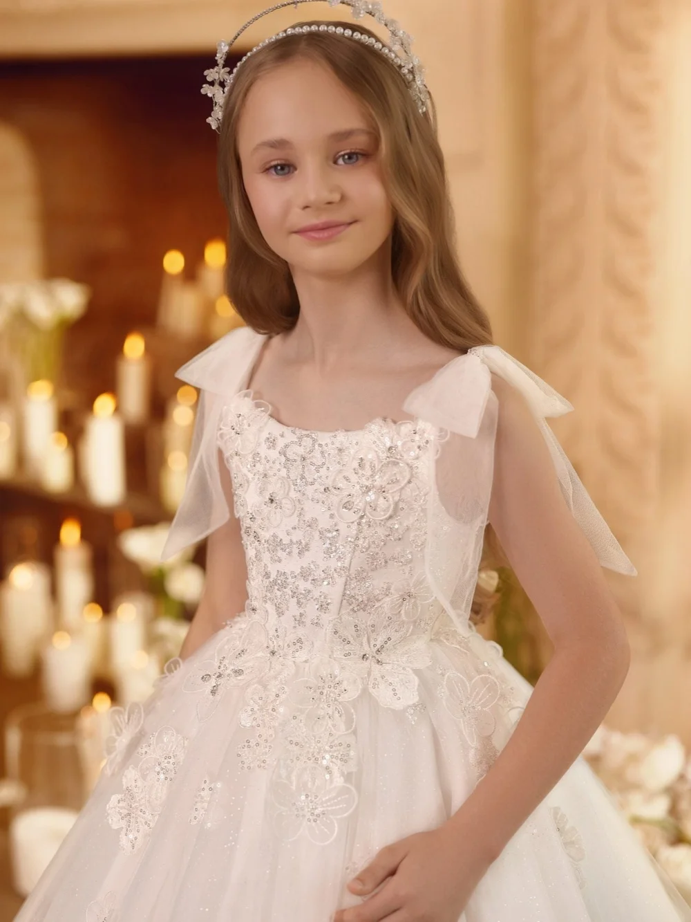 Elegant White Flower Girl Dresses Exquisite Lace Appliques A-line Long Kids Princess Gown Children First Communion Gown 2-14Y