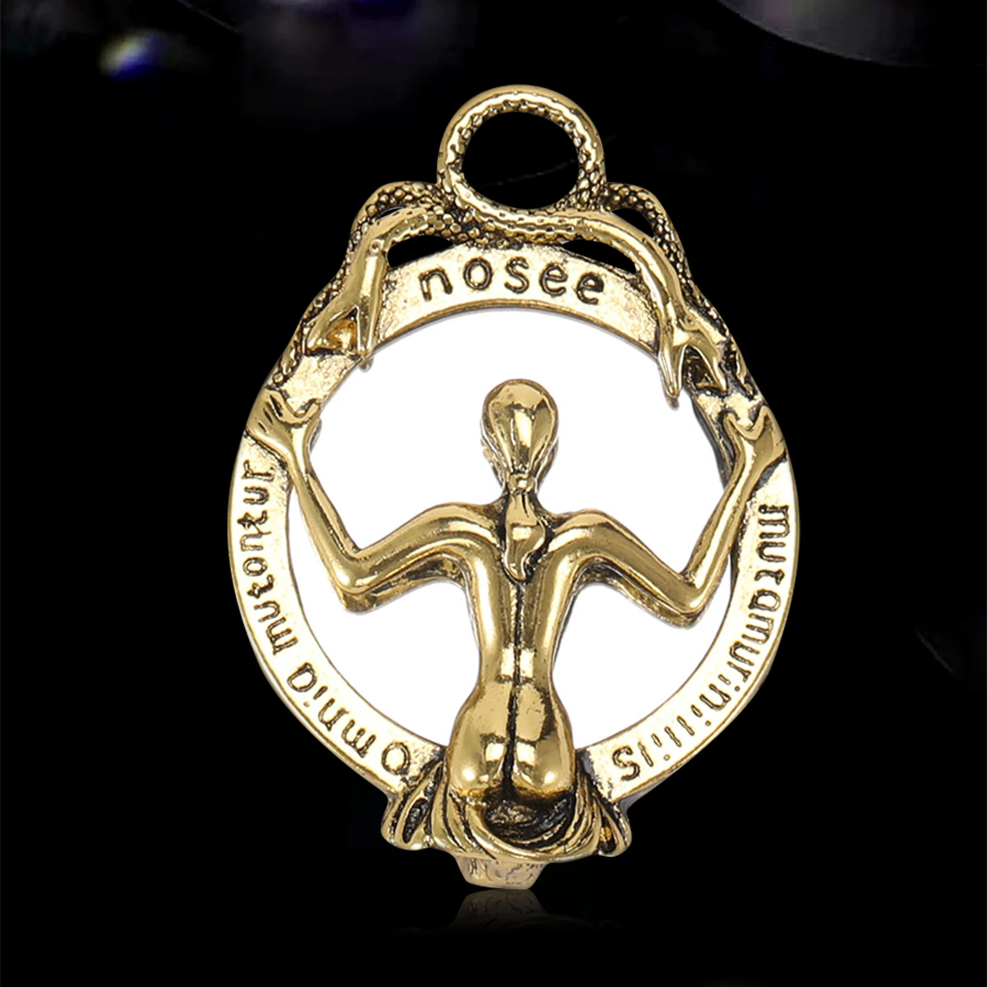 

Popular Enamel Me in The Mirror Brooches for Women Unisex Glass Mirrors Girls Pins Event Party Decoration Clothes Accessories