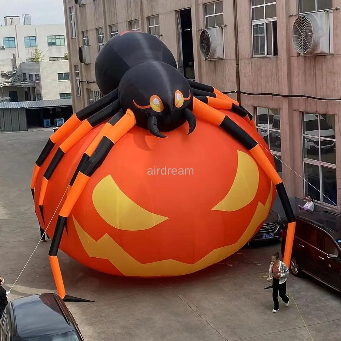 

Giant Inflatable Pumpkin with Spider Outdoor Halloween Inflatable Spider Decorations with LED for Halloween Decorations For Yard