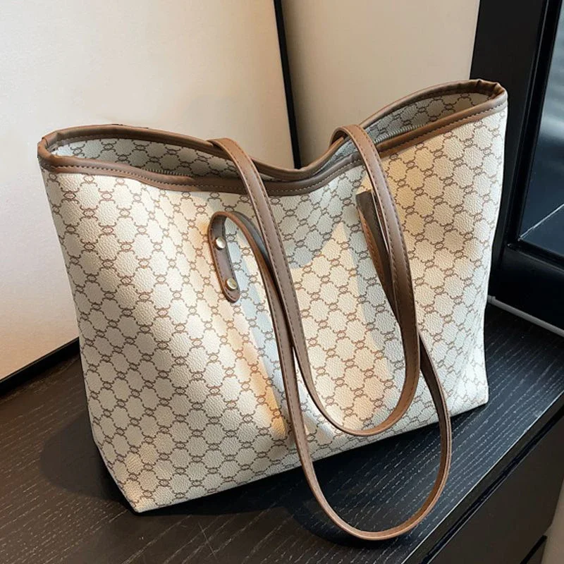 2024 New Crossbody Female Pleated Large Capacity Fashion Korean Solid Colour Small Fresh Knot Shoulder Strap Small Bag Female