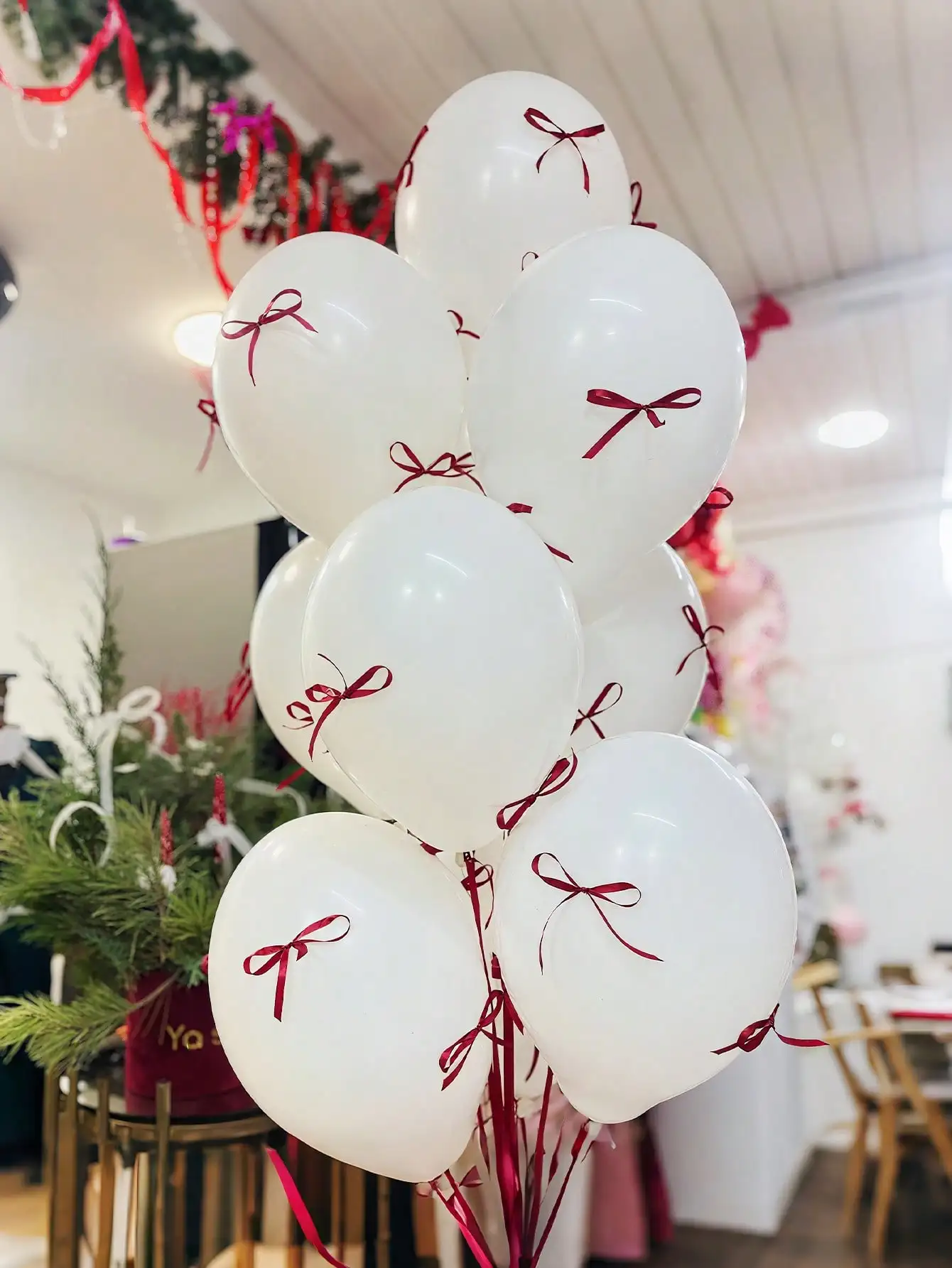 بالونات لاتكس بيضاء مقاس 10 بوصة مع مجموعة تزيين ربطة عنق حمراء لحفلات الزفاف وأعياد الميلاد ومواقد الذكرى السنوية للعام الجديد #3