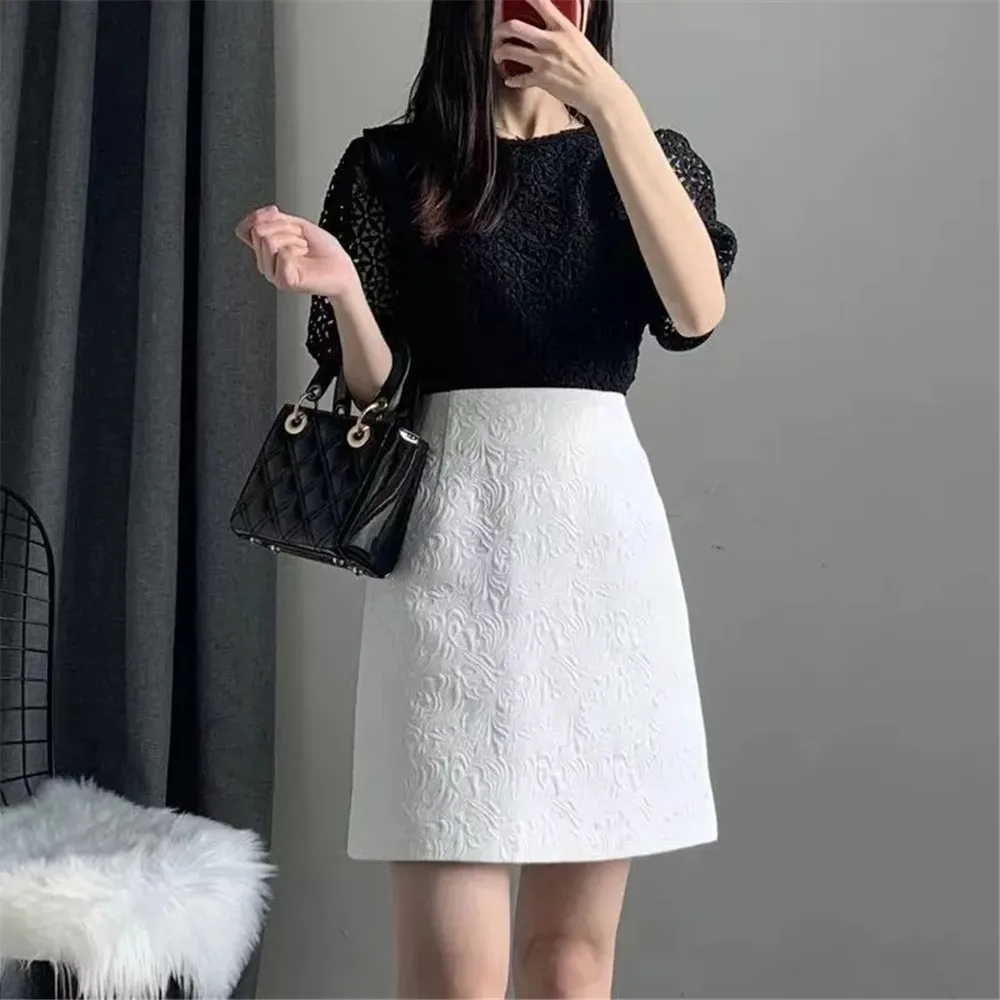 Falda de estilo coreano para mujer, prenda corta de Jacquard, ajustada, de cintura alta, línea A, color blanco, novedad de primavera y verano, 2024