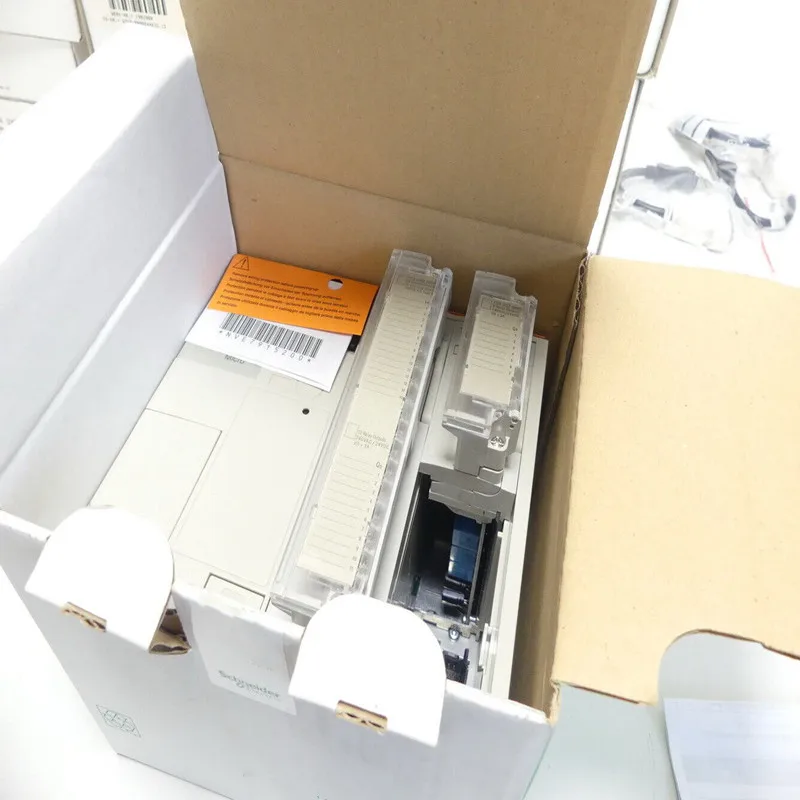 En stock Módulo PLC TSX 3710028 DR1 en buenas condiciones