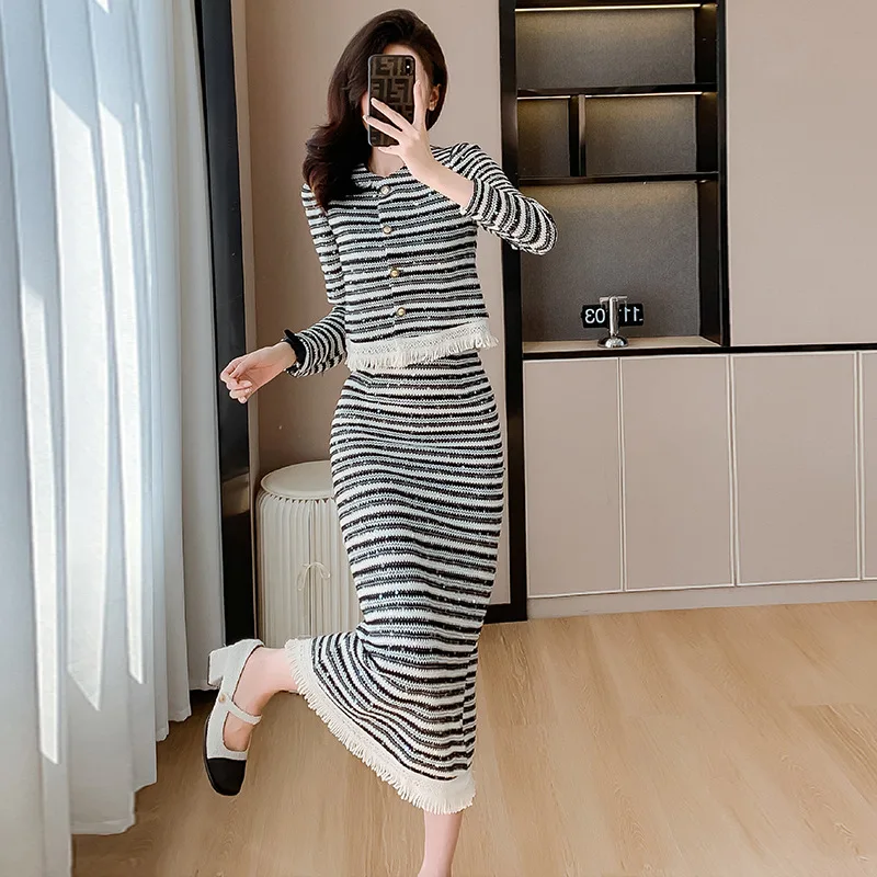 

Striped O-neck Knitted Dress Sweater Tassels and A-line Midi Dresses Two-piece Autumn and Winter Slim Fit Long Sleeve Dresses