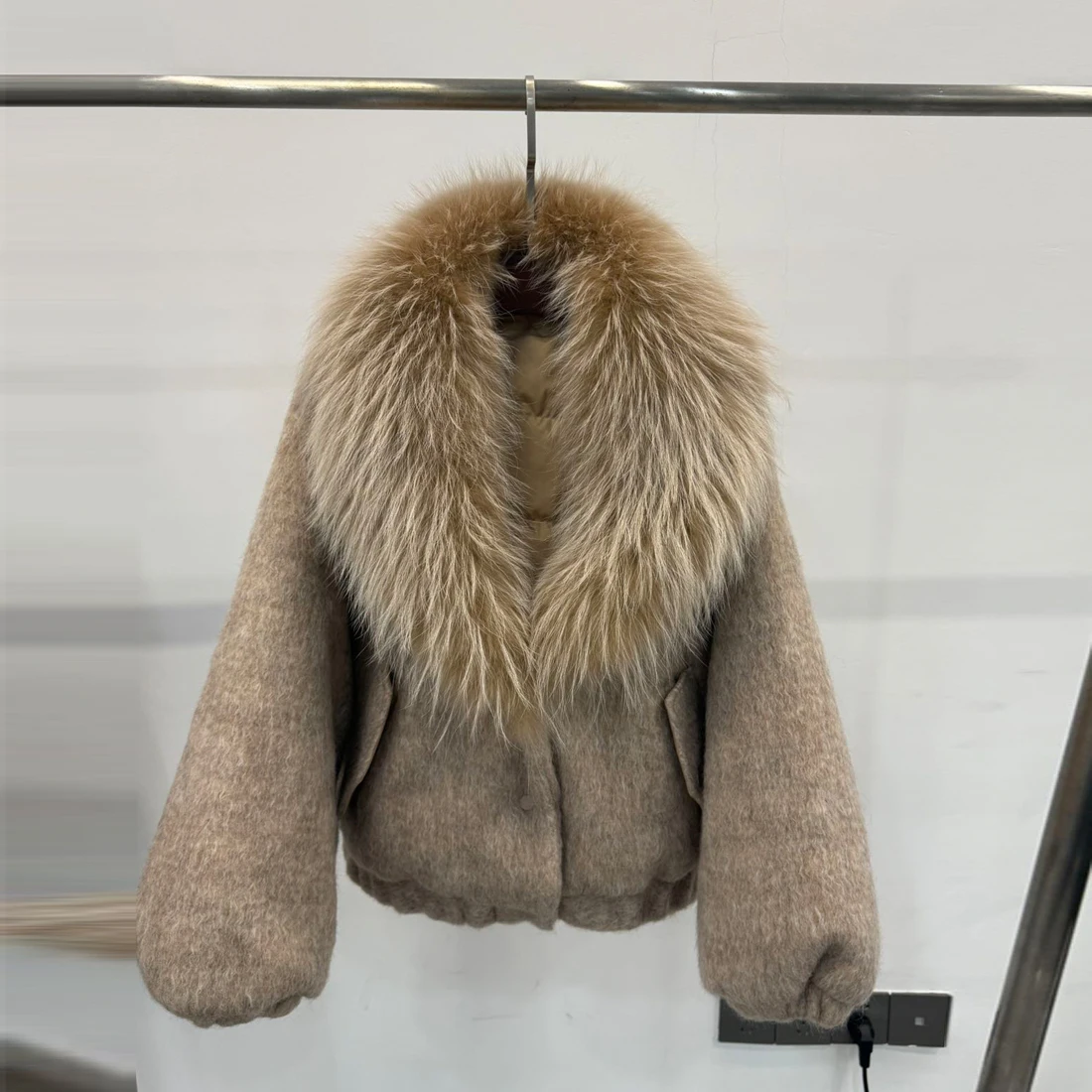 2025 New Women's ort Puffer Jaet Thiened Warm Coat with Large Fur Collar Loose Fit Faionable Woolen Ni Leather