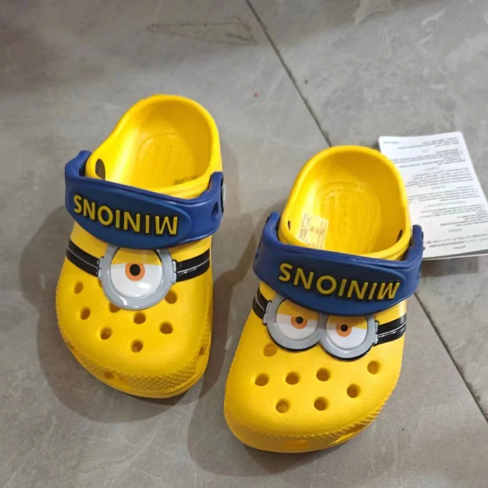 Anime Minions Hole Sandals sprayer Dave pantofole sandali Kawaii EVA Anime Home Beach Shoes sandali estivi per bambini drenaggio