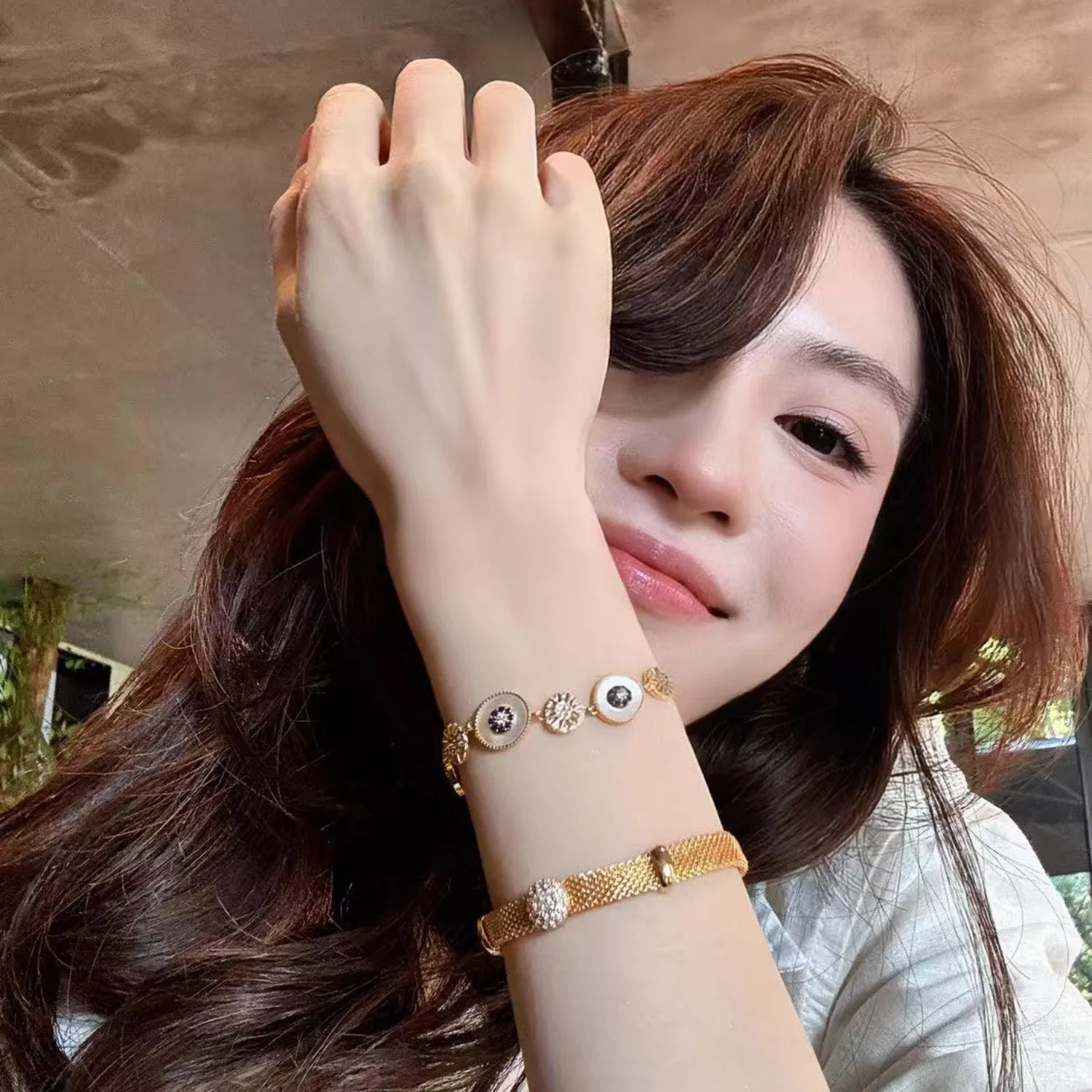 Charm Dignified Bracelet for Women Natural Mother-of-Pearl Shell Vintage Light Luxury Adjustable Copper Jewelry