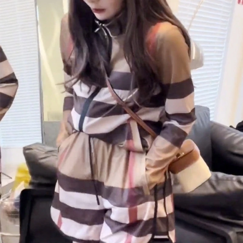 Conjunto de 2 piezas de tela de malla de verano 2025, Top de manga larga con estampado caqui y pantalón corto para mujer, abrigo con cremallera a la moda, ropa