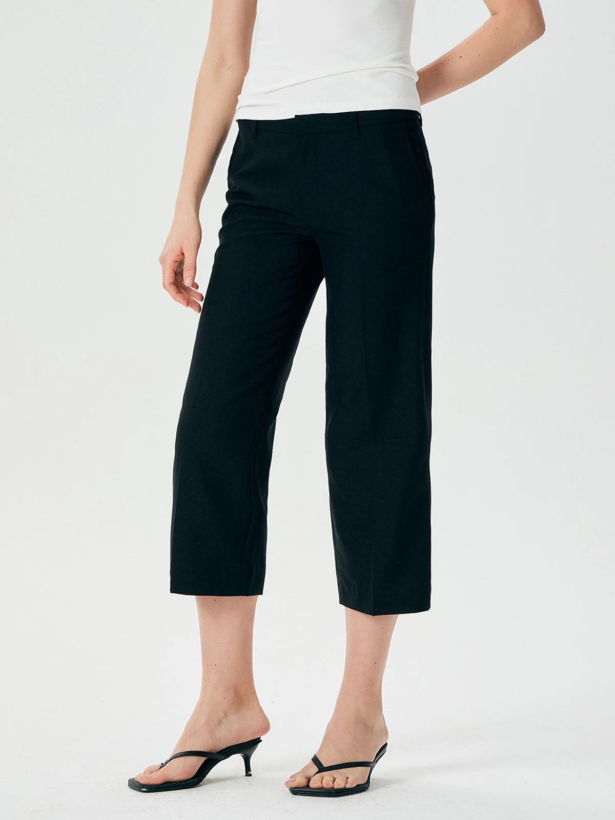 

Thoransaura Exquisite Wool Vintage Drape Anti-Wrinkle Seven-Quarter Cigarette Pants Elegant Style Casual Wear for Women