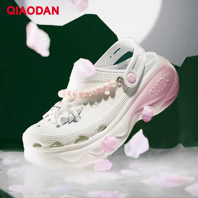 

QIAODAN женская пляжная обувь, Новое поступление 2025, летние модные дышащие повседневные пляжные сандалии на мягкой подошве с отверстиями QXL112252435L