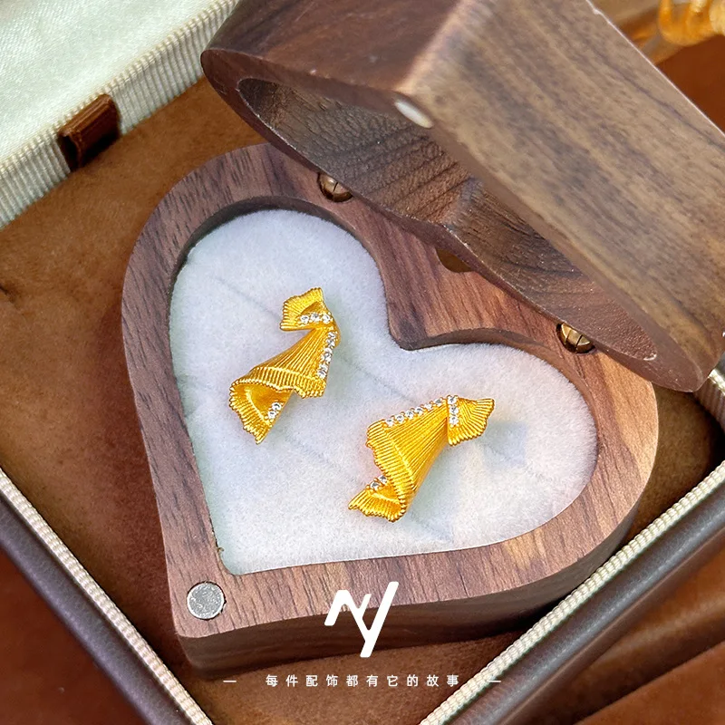 

9999 24K Real Gold Light Luxury Vintage Mid-century Style Brushed Ribbon Bow Skirt Earrings Dotted Diamond Earrings