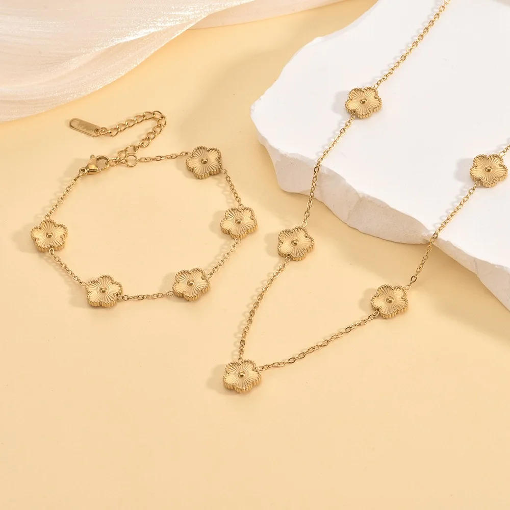 Hot Selling High-Quality Plum Blossom Plant Metal Five Leaf Flower Bracelet Necklace With Double-Sided Y2K Style Clover