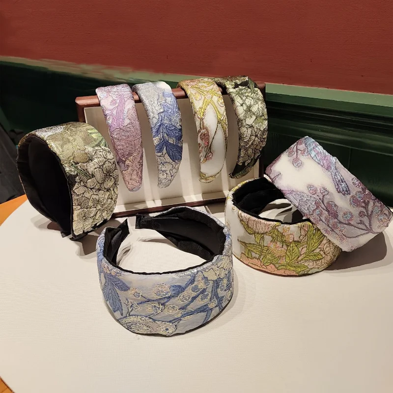 

Spring Summer Jacquard Embroidered Wide Hair Hoop Luxury Golden Silk Satin Headband Daily Wash Face Covering White Hair Hairband