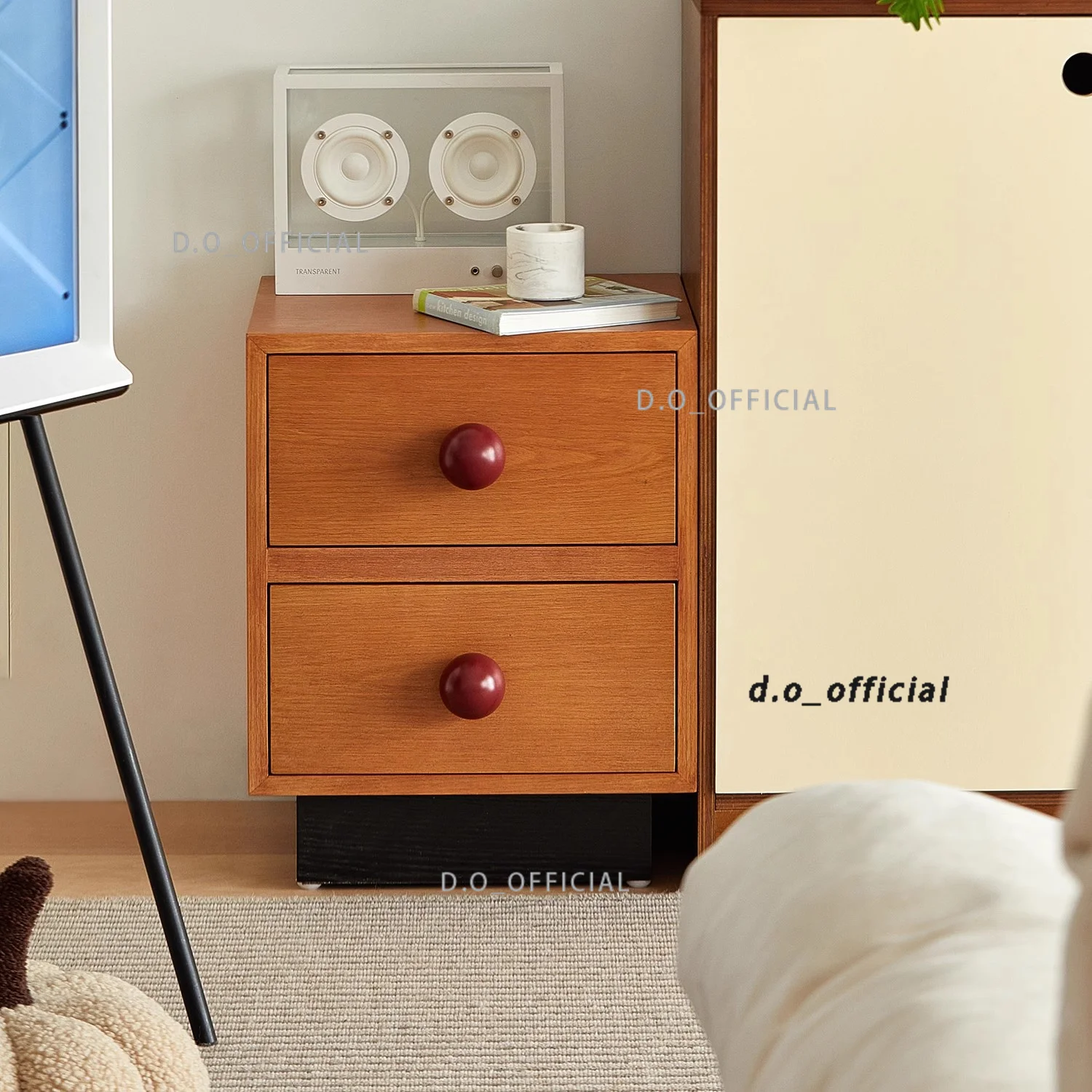 Creative vintage bedside cabinet with a cute and artistic feel for small apartments