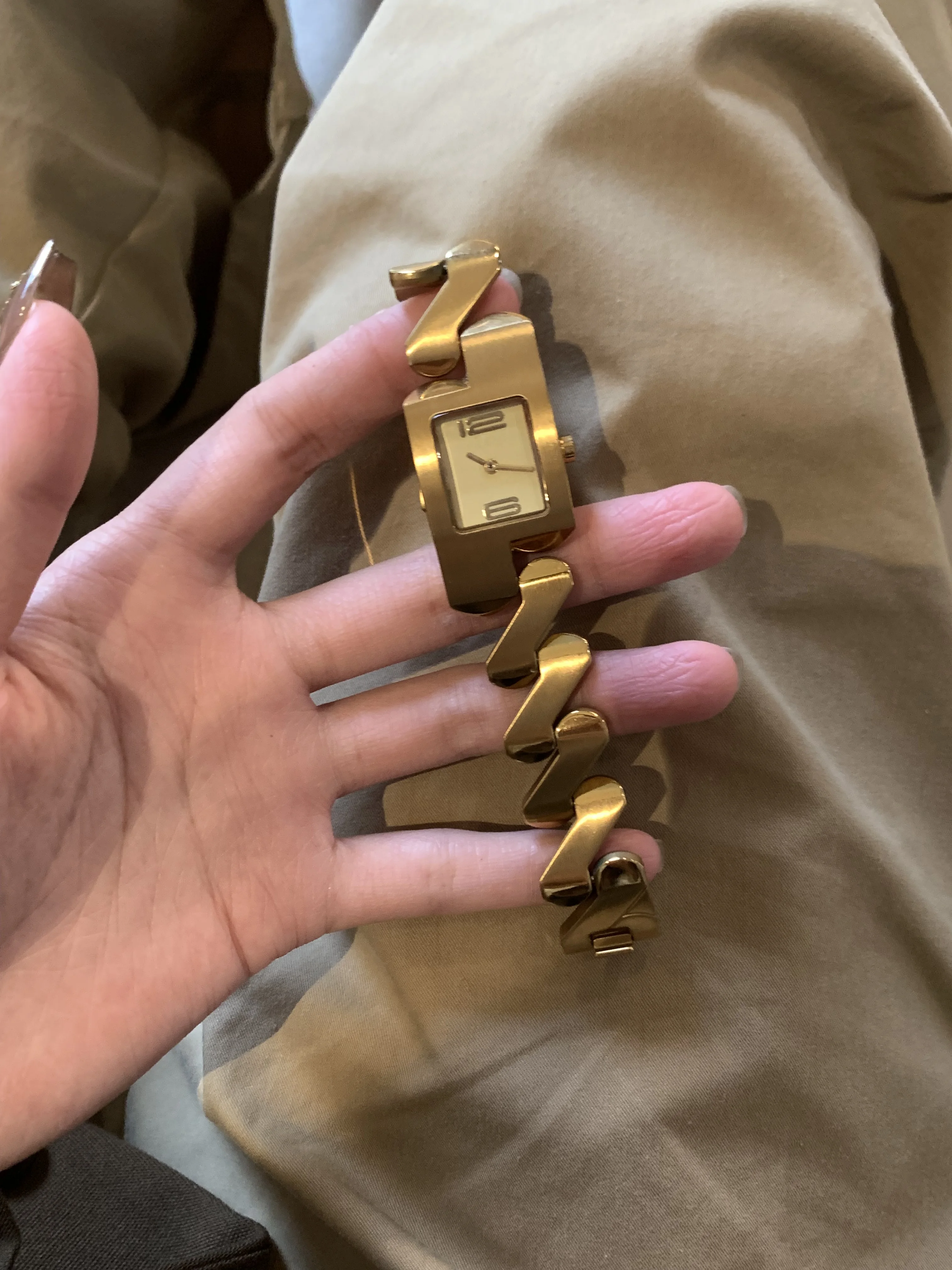 

Elegant Women'S Watch, Retro Small Gold Watch, High-End Light Luxury, Versatile Trapezoidal Design, Steel Band Watch For Women.