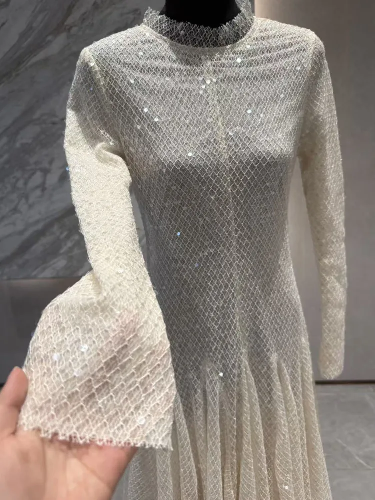 ชุดราตรีออกงานหรูหราสำหรับผู้หญิง แบรนด์ QMQA ประดับเลื่อมผ้าตาข่าย ทรงเข้ารูป จับจีบ  ชุดแต่งงาน ชุดราตรี  คอลเลคชั่นใหม่ 2026 รุ่น QM1091