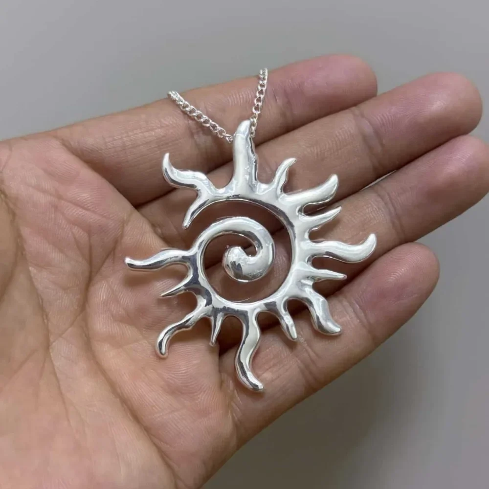 Bohemia Personality Sliver Color Liquid Metal Vortex Sun Pendant Necklace for Men Women Friend Trend Retro Collar Chain Jewelry