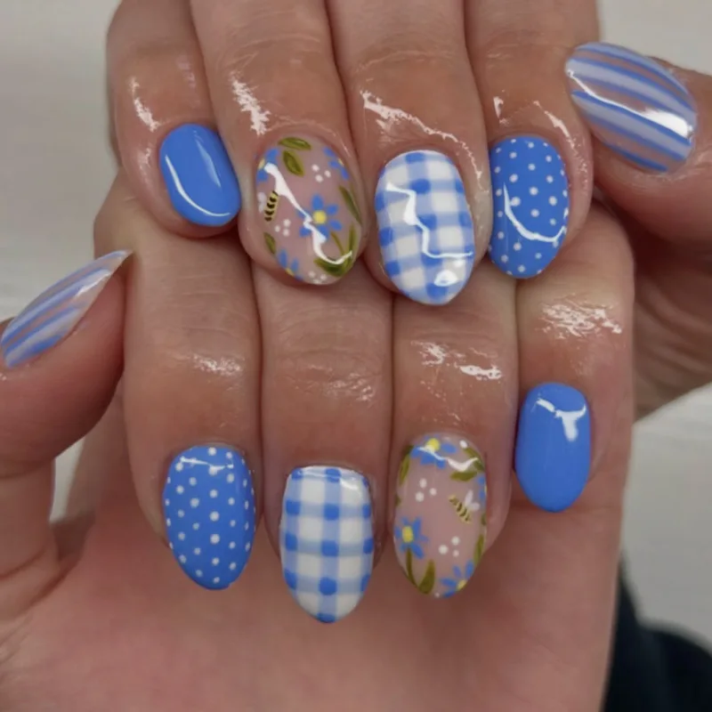 

24Pcs Blue & White Gingham Press-On Nails – Short Round Almond Shape With Floral Prints Fresh Cottagecore Style