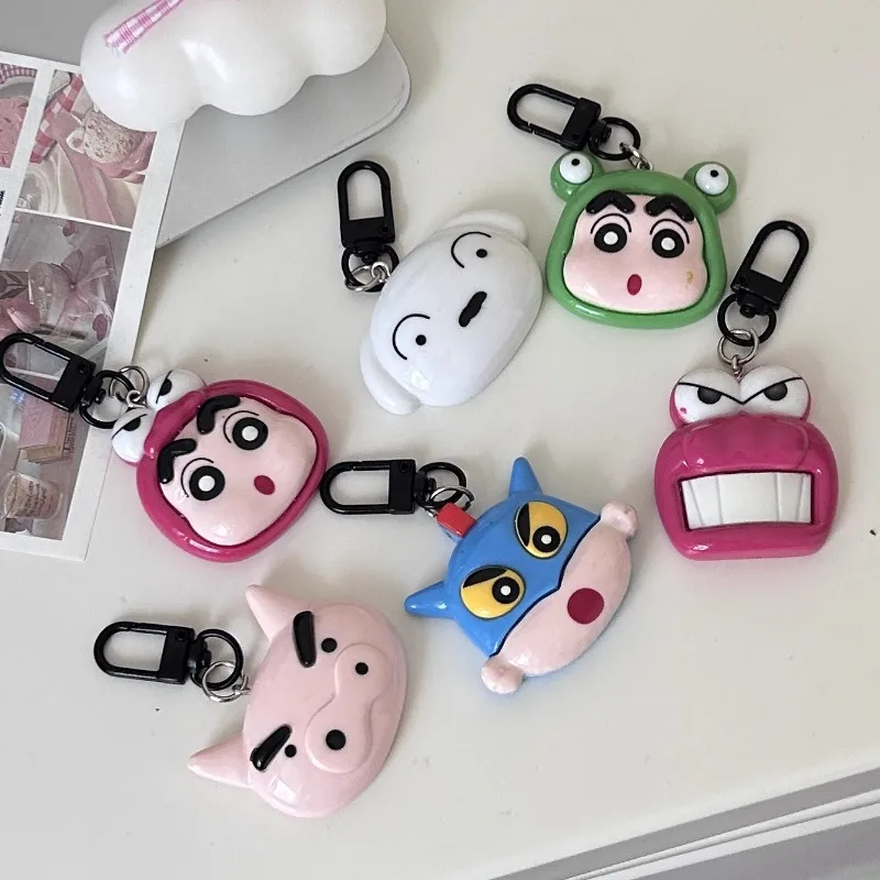 Miniso Kawaii تلوين شين تشان المفاتيح الكرتون أنيمي كيرينغ ظهره الإبداعية مفتاح الملابس والاكسسوارات أنيمي دمية هدية عيد