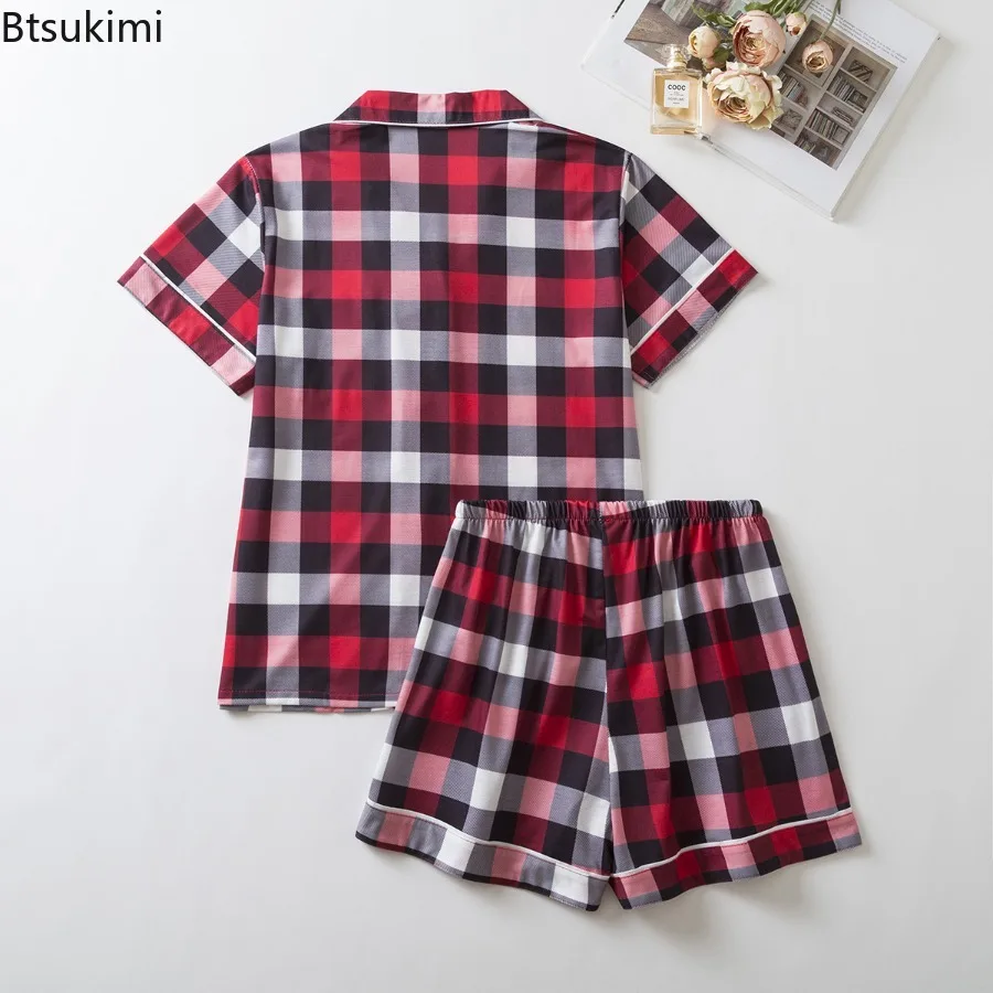 2026 أطقم بيجامات نسائية صيفية لعيد الميلاد منقوشة وياقة مقلوبة وأكمام قصيرة قميص شورت مكون من قطعتين ملابس نوم فضفاضة غير رسمية