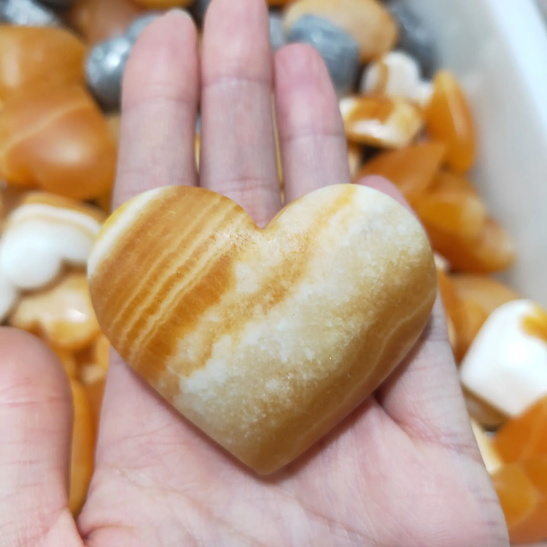 Natural Yellow calcite Topaz Jade Polished Heart Shaped Crystal Stone Healing Decor Gift Natural Stones and Minerals