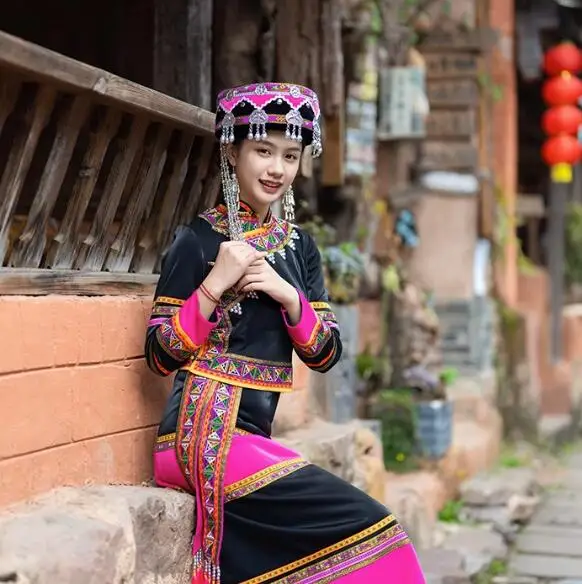 

Chinese Minority Female Lahu People Embroidery Black Pan Button Slim Clothing