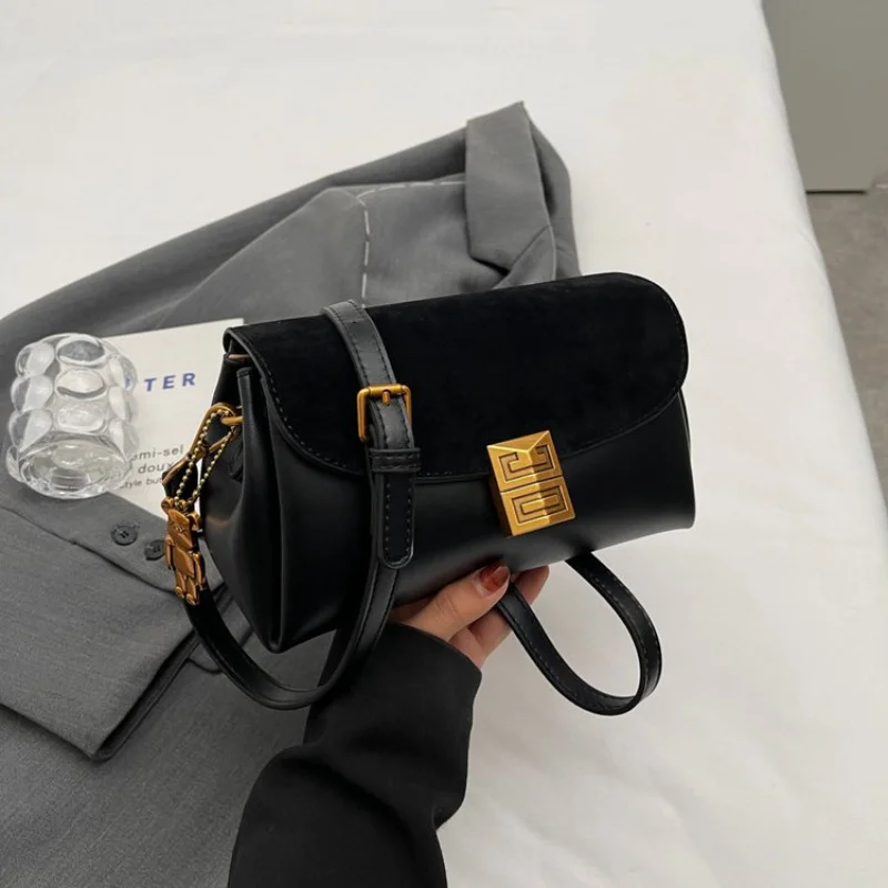 

High-End Women's Shoulder Bag Made Of Leather Boasting Famous Designer Inspired And High-End Vintage Style​