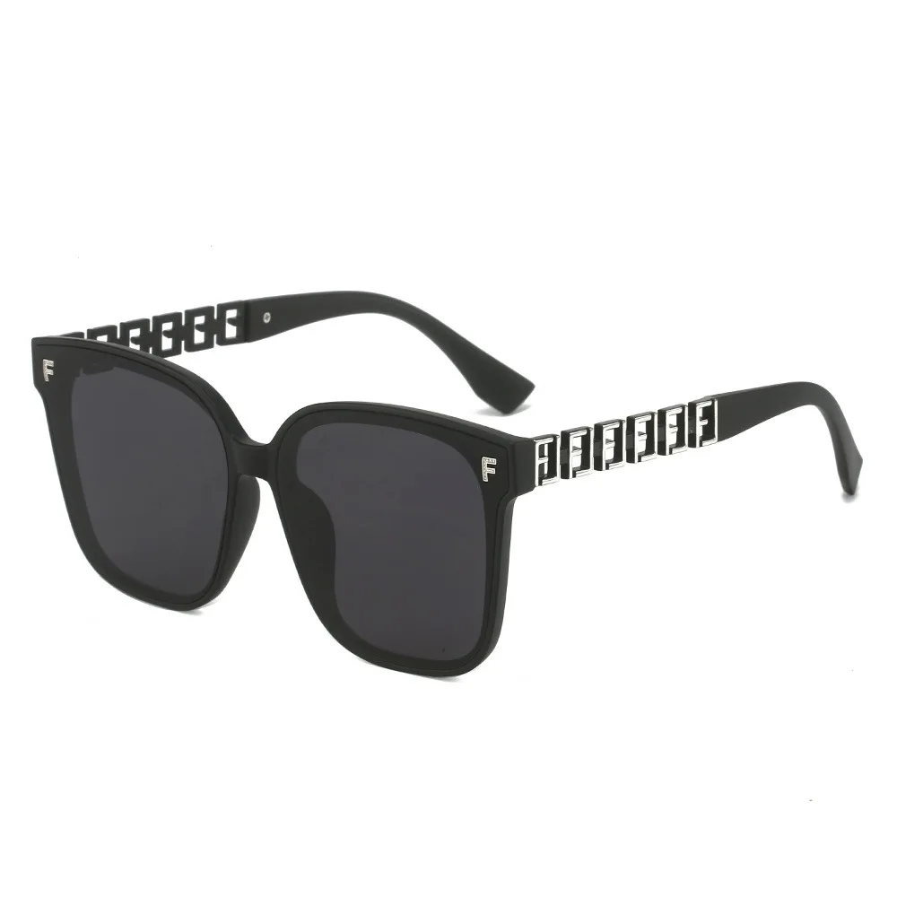 Men\'s and Women\'s Retro Sunglasses with UV Protection, New Square Frame Design, Letter Pattern, Hollow Out Temple (DS-3022)