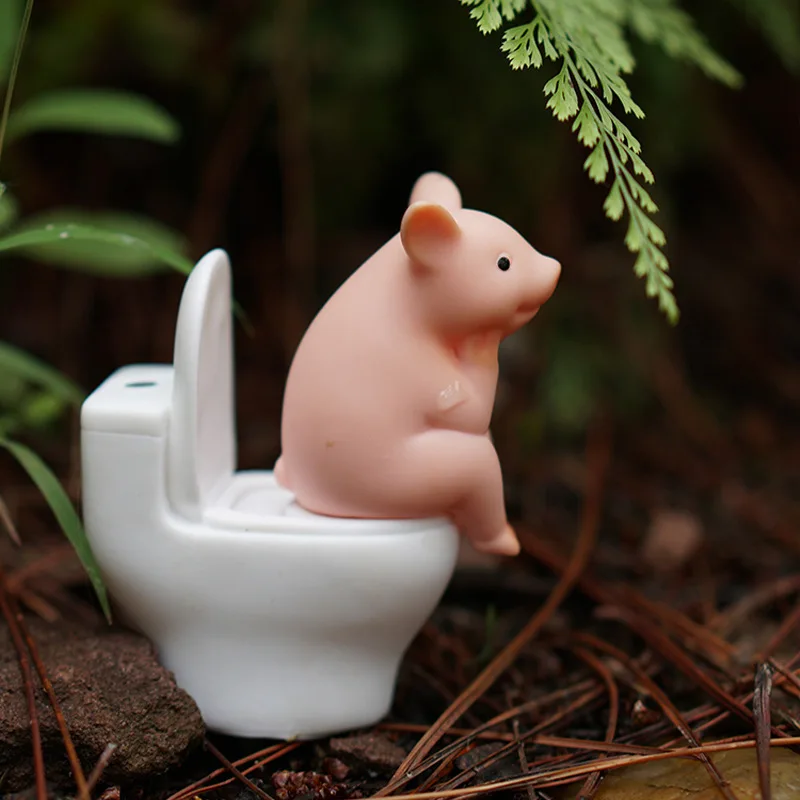 Cartoon Pig Desktop Ornaments Pig Sitting On Toilet Piggy Figurine Miniature Animal Creative Toy Kids Gift Desktop Decoration