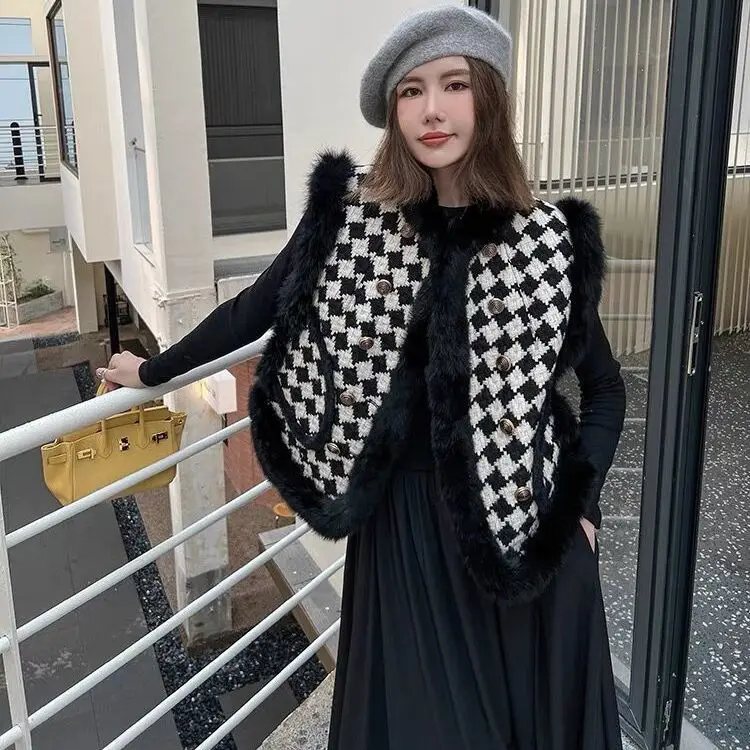 Kushaiki Zweireiher O-Ausschnitt kurze Pelz weste 2023 Herbst Winter Frauen Westen koreanische Mode Hit Farbe Plaid Strickjacke Weste