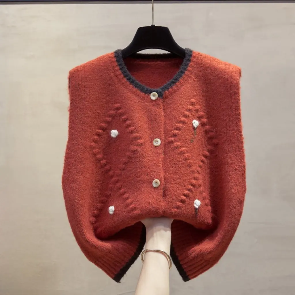 

Retro Embroidered Floral Knitted Sweater Vest Loose Women's Short Style Autumn Winter Soft Layering Trendy Top