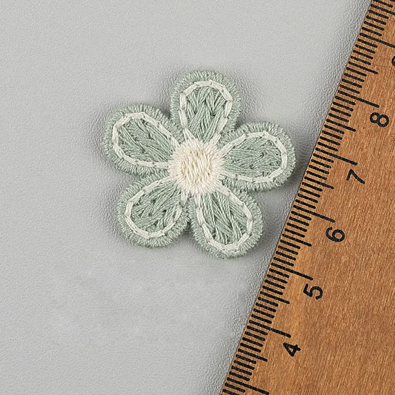 30 Stück bunte wasserlösliche Stickerei-Applikationen in Form von fünfblättrigen Blumen für DIY-Haarspangen-Zubehör. – Detail 6
