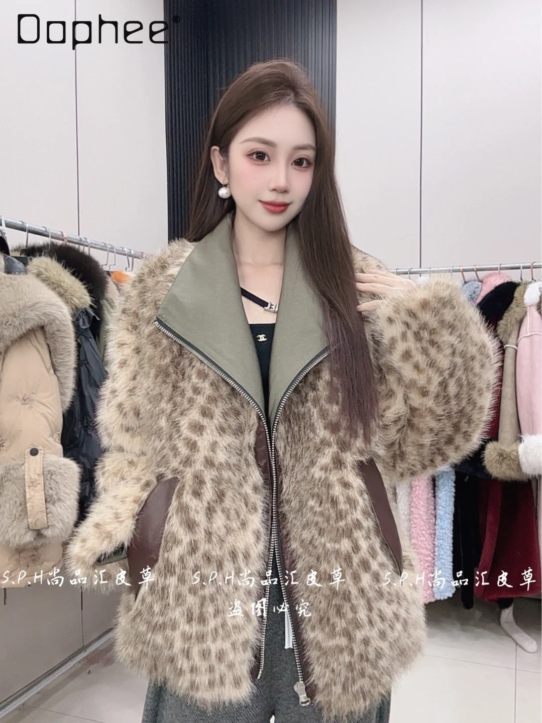 เสื้อโค้ทขนเฟอร์ลายเสือดาวสำหรับผู้หญิง ฤดูหนาว 2025 รุ่นใหม่ เสื้อโค้ทขนเฟอร์แบบกลับด้านได้ เสื้อพาร์กาขนเฟอร์สั้น อุ่นสบาย