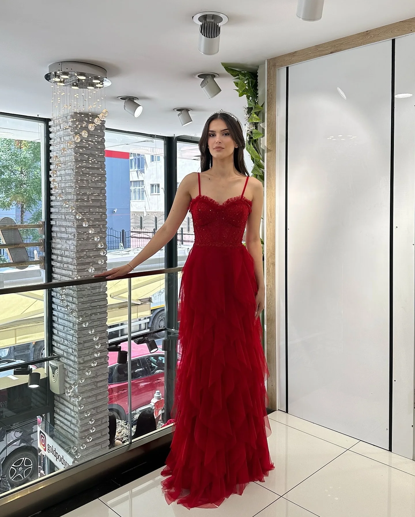 2025 feito sob encomenda em linha reta sem alças tule vestido de festa requintado cintas de espaguete ruched em camadas zíper voltar vestido de noite