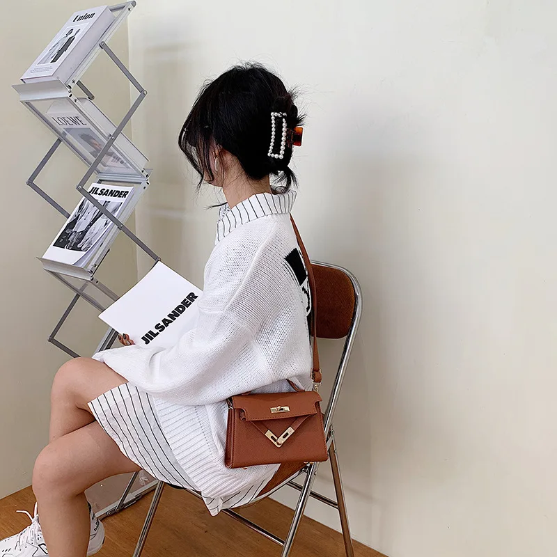 حقيبة نسائية بنمط جديد مع قفل للإغلاق حقيبة نسائية عصرية منقوشة حقيبة كتف نسائية حقيبة كروس شعبية