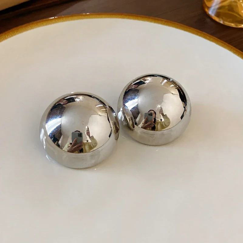 Glatte Runde Ohrringe für Damen Große Kugel-Metall-Ohrstecker Klassische Goldfarbe Geometrische Ohrringe Vintage-Schmuck Accessoires N-