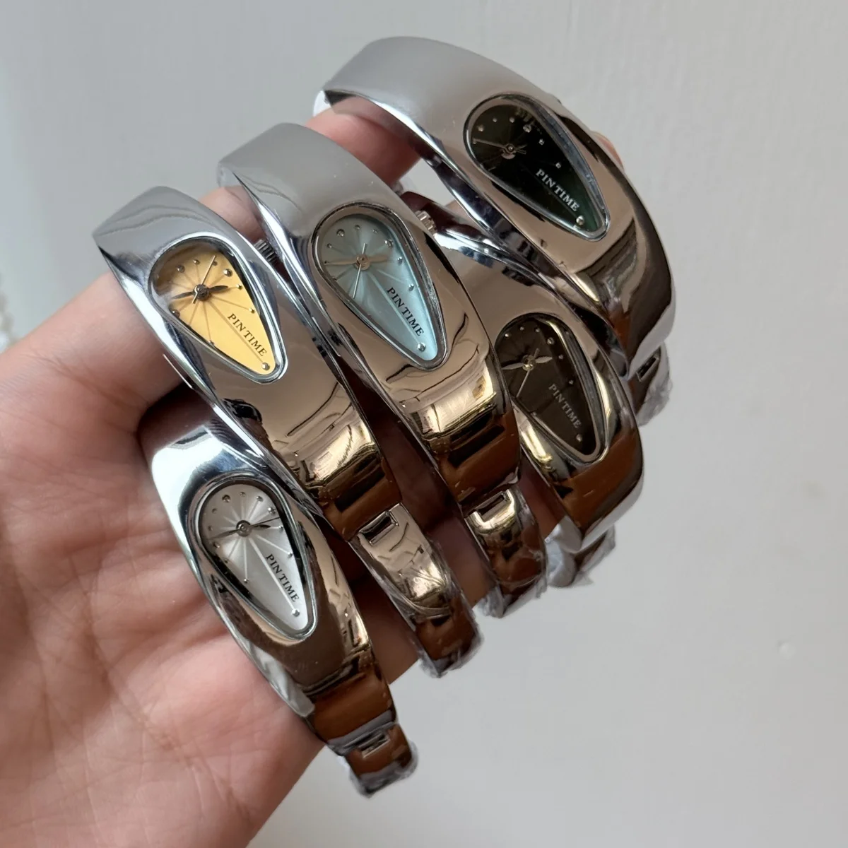 Y2K Watch Shaped Teardrop Bracelet Watch Female Couple Light Luxury Senior Sense of Antique Wind Gift Ladies' Quartz Wristwatch