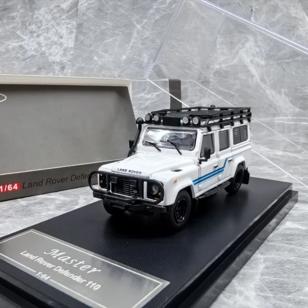 

Master 1:64 Defender 110 SUV Alloy Car Diecasts & Toy Vehicles Car Model Miniature Scale Model Car For Children
